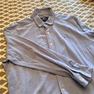 Mens Vineyard Vines causal bottom down shirt. XL